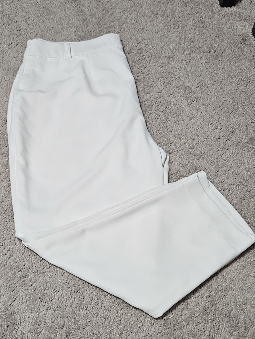 Classic White Women's Pencil Skirt - Sleek Professional Style